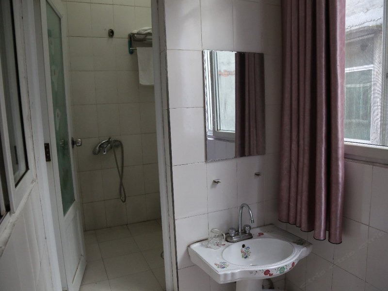 hotelPic