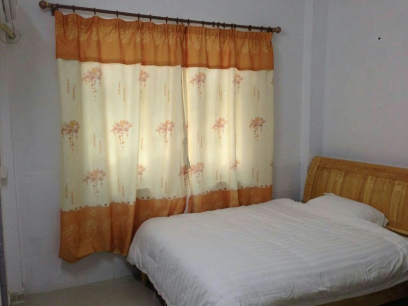 hotelPic