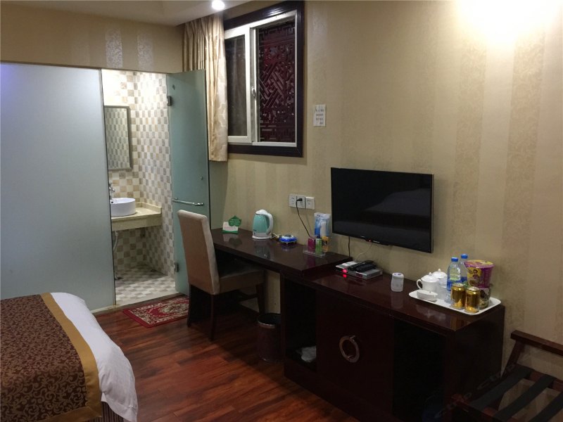 hotelPic