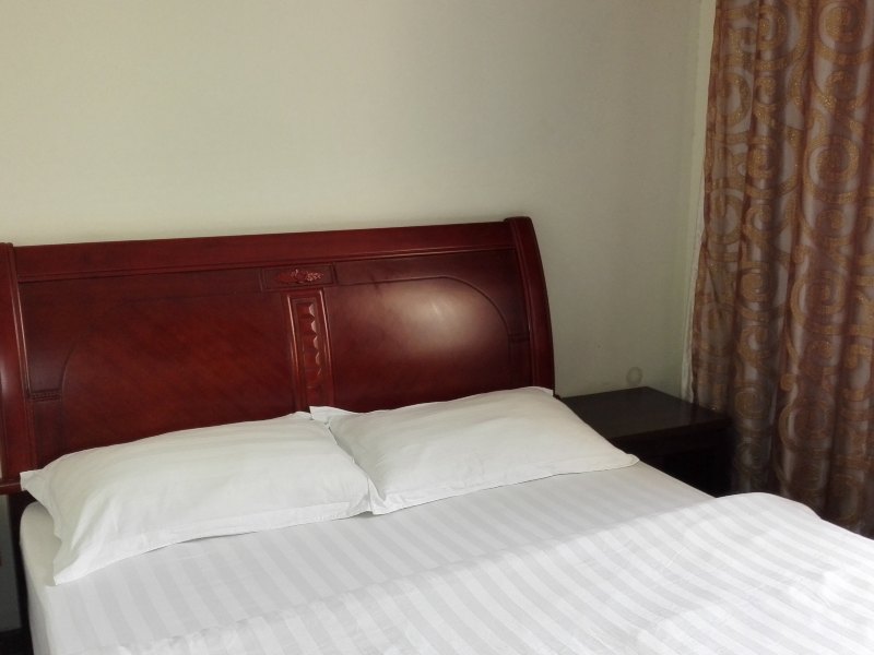 hotelPic