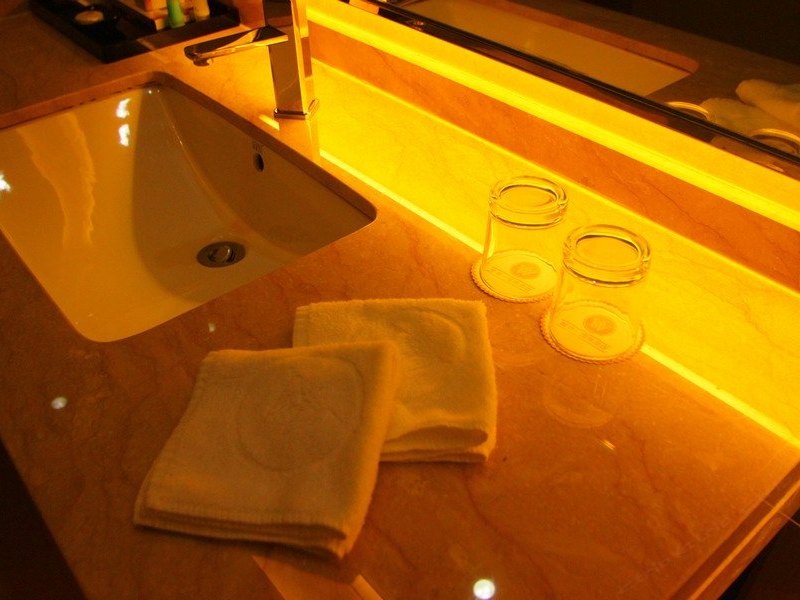 hotelPic