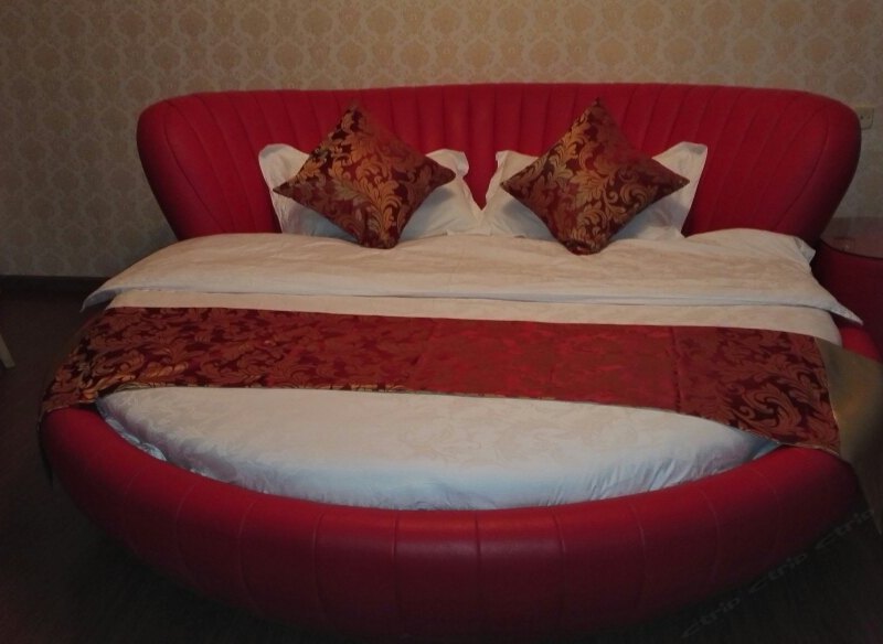 hotelPic