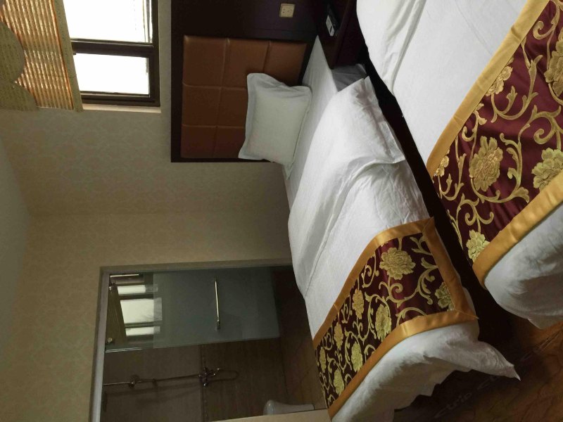 hotelPic
