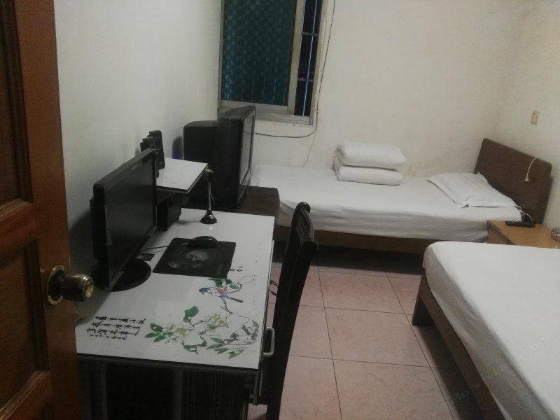 hotelPic