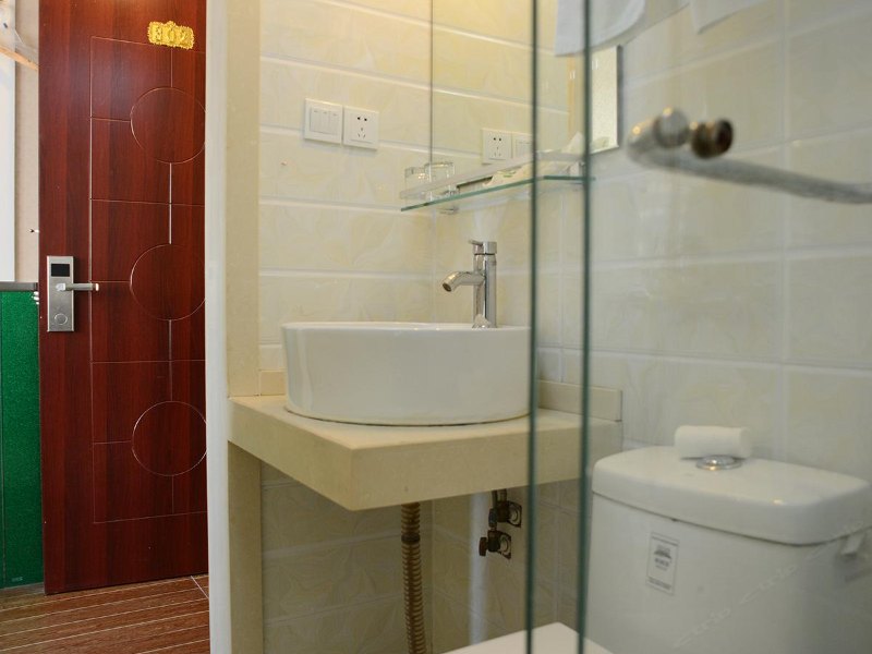 hotelPic