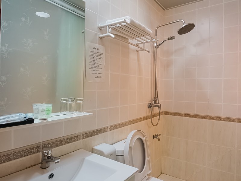 hotelPic