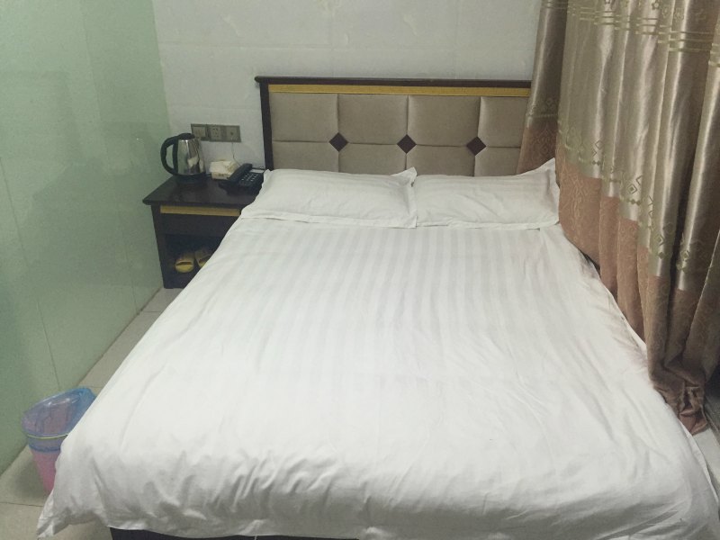 hotelPic