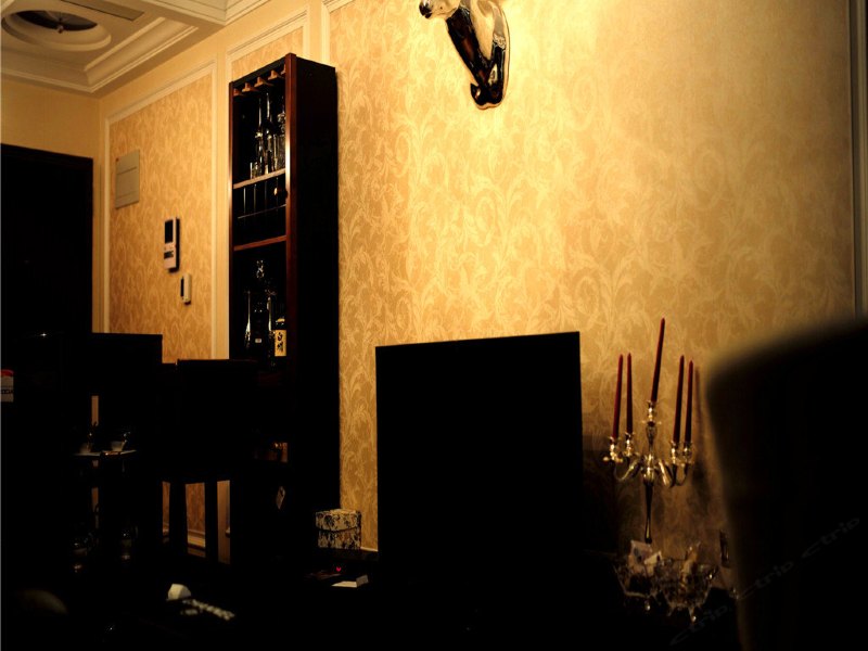 hotelPic