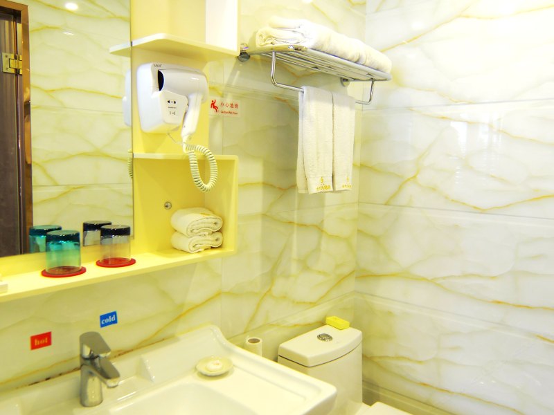 hotelPic
