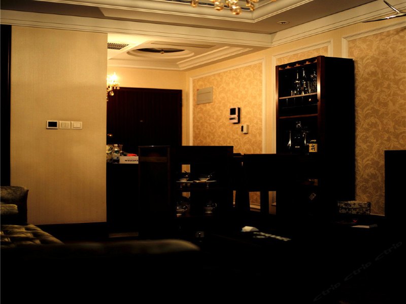 hotelPic