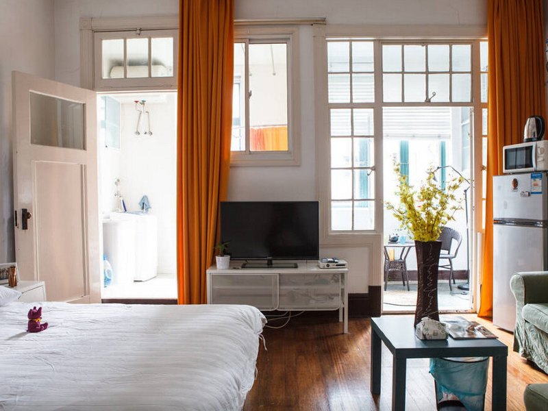 hotelPic