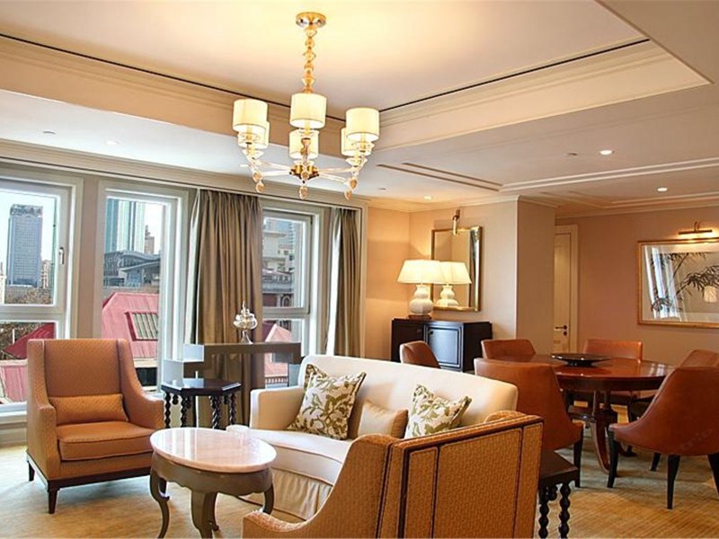 hotelPic