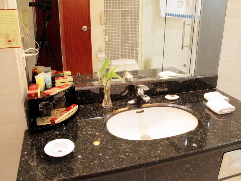 hotelPic