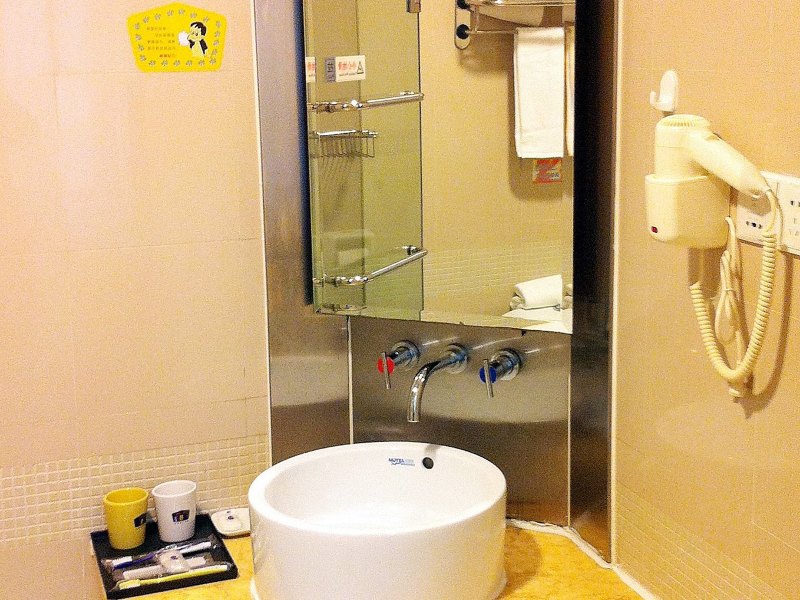 hotelPic
