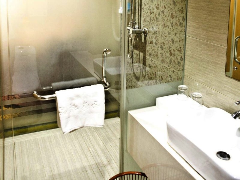hotelPic