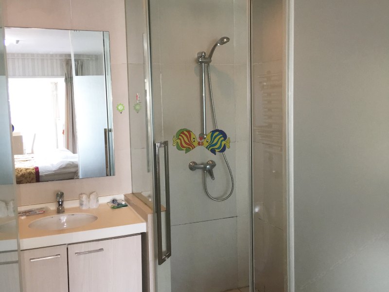 hotelPic