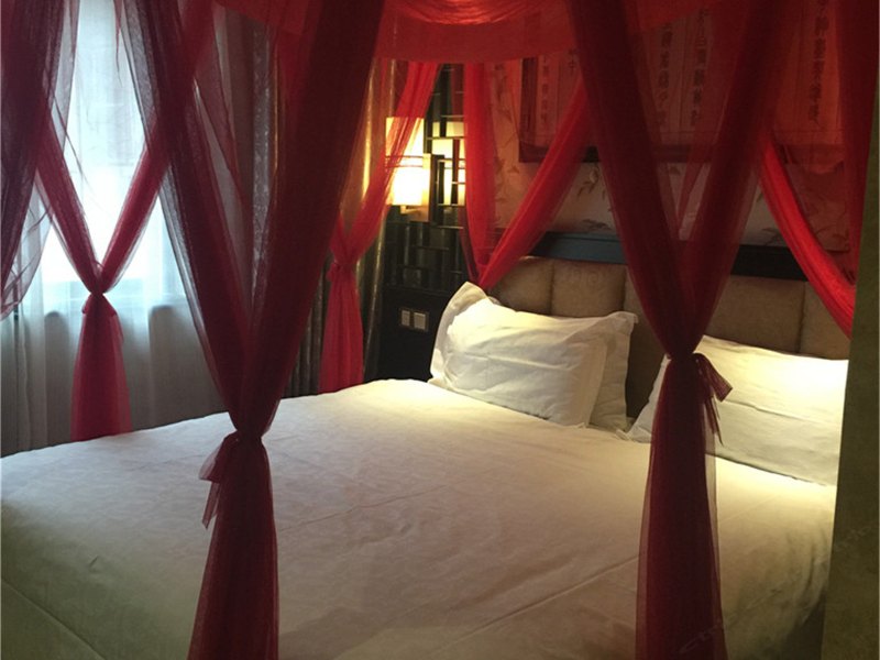 hotelPic