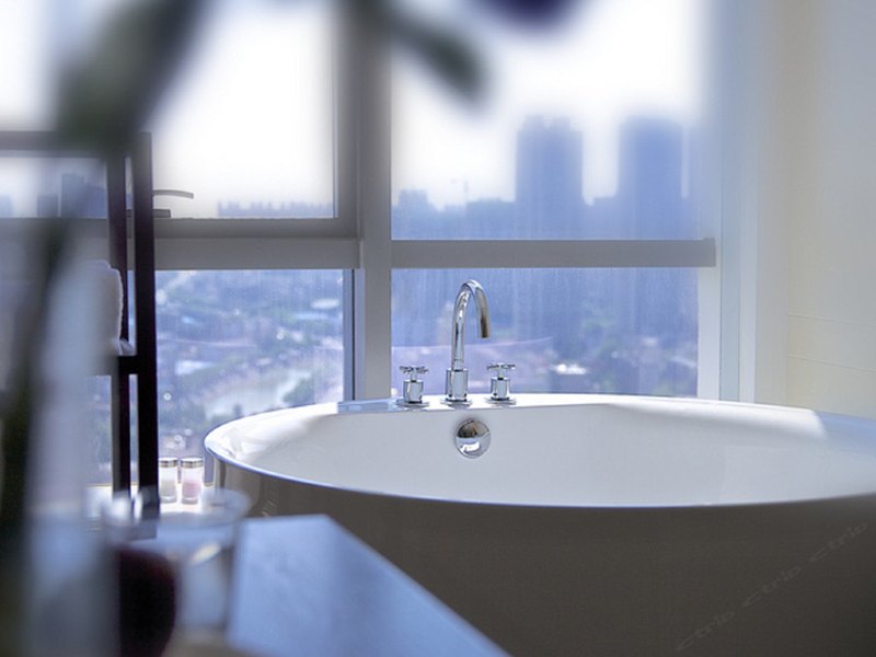 hotelPic
