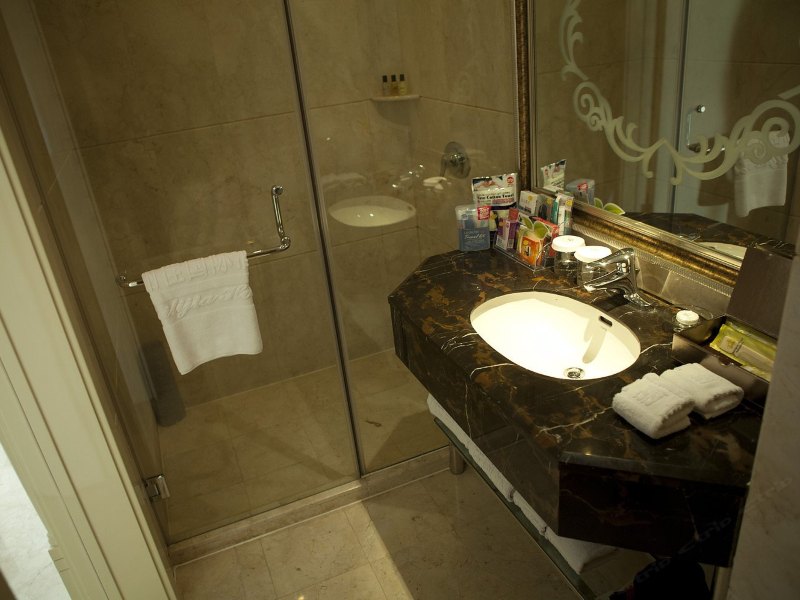 hotelPic