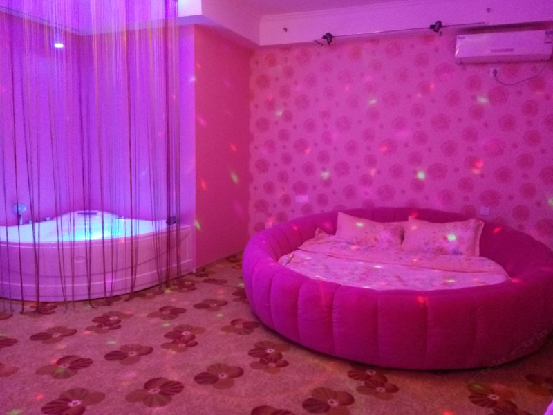 hotelPic