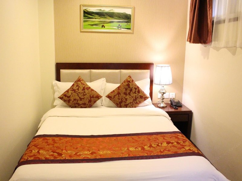 hotelPic
