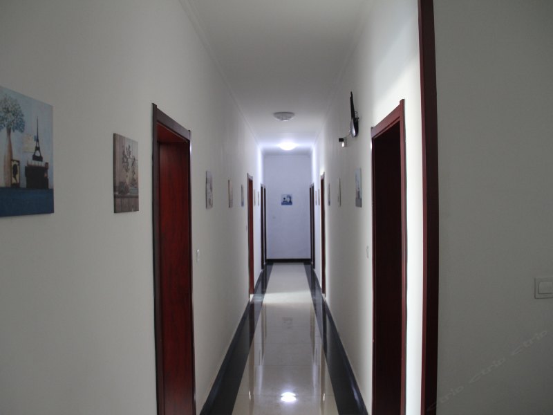 hotelPic
