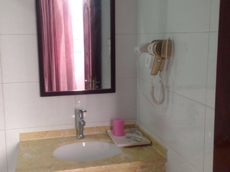 hotelPic