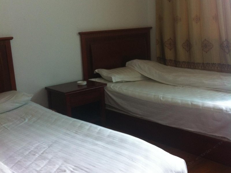 hotelPic