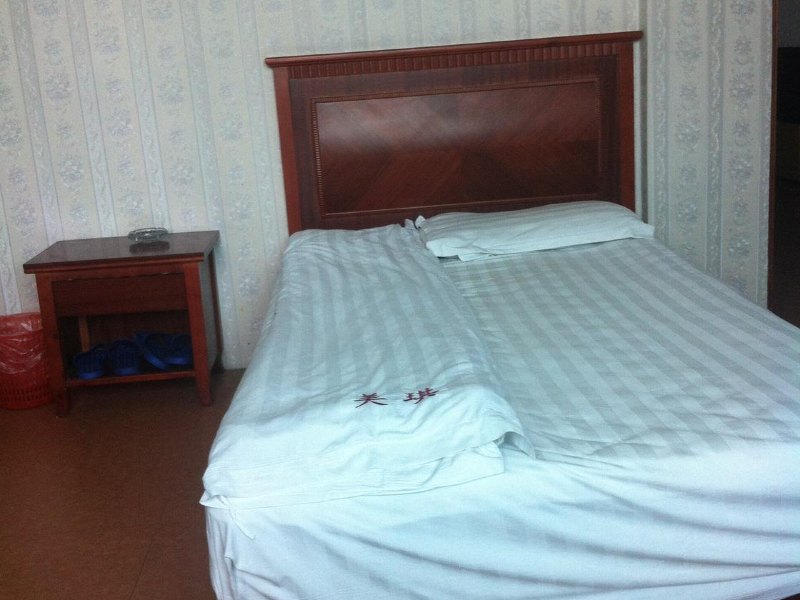 hotelPic