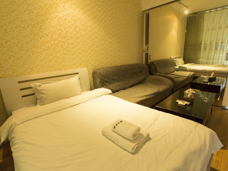 hotelPic