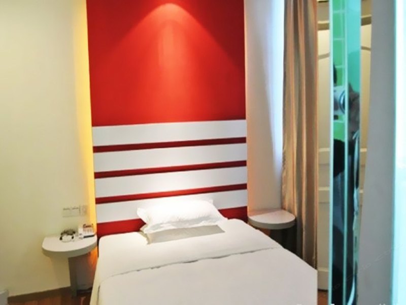 hotelPic