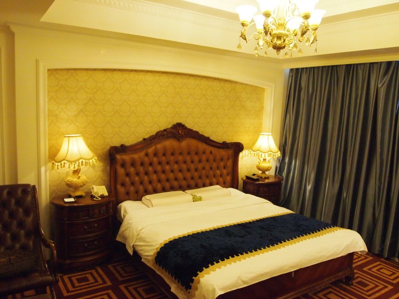 hotelPic