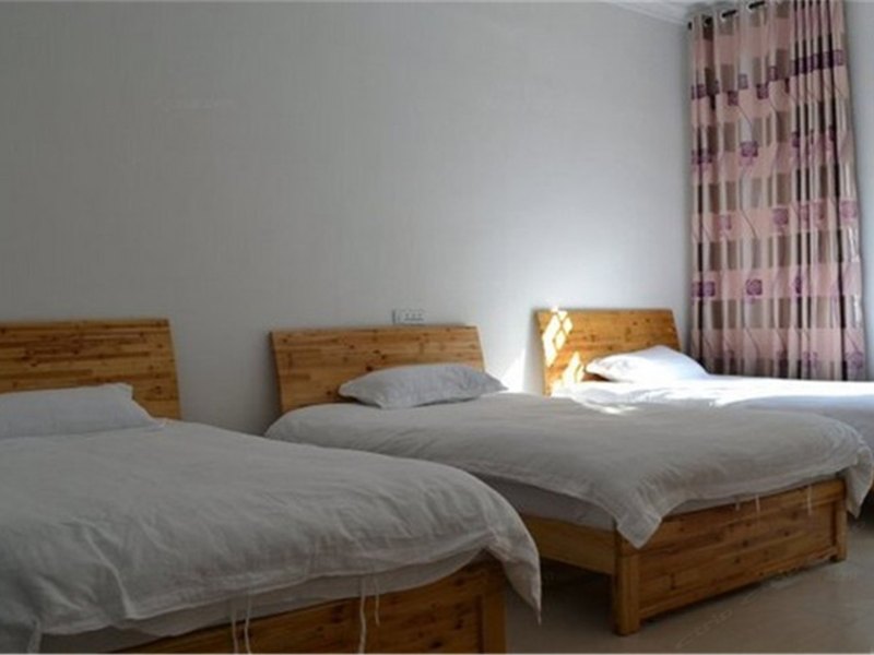 hotelPic