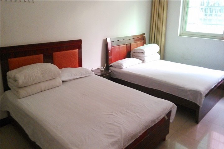 hotelPic