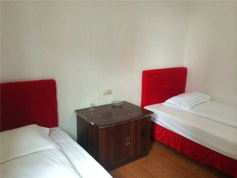 hotelPic