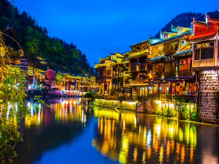 湖南鳳凰古城旅游路線_湖南鳳凰古城游跟團多少錢2021_湖南鳳凰古城旅游需要多少錢