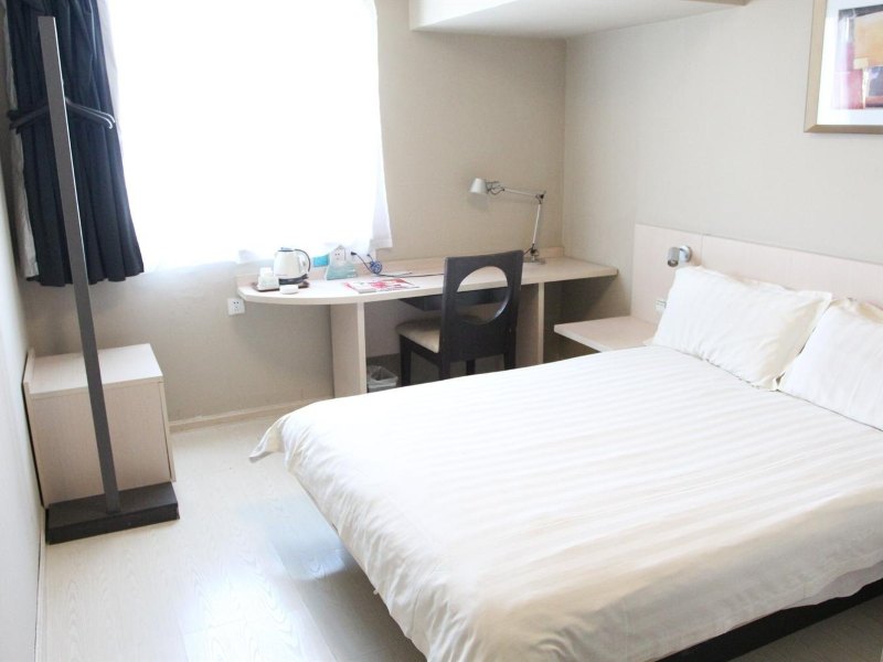 hotelPic
