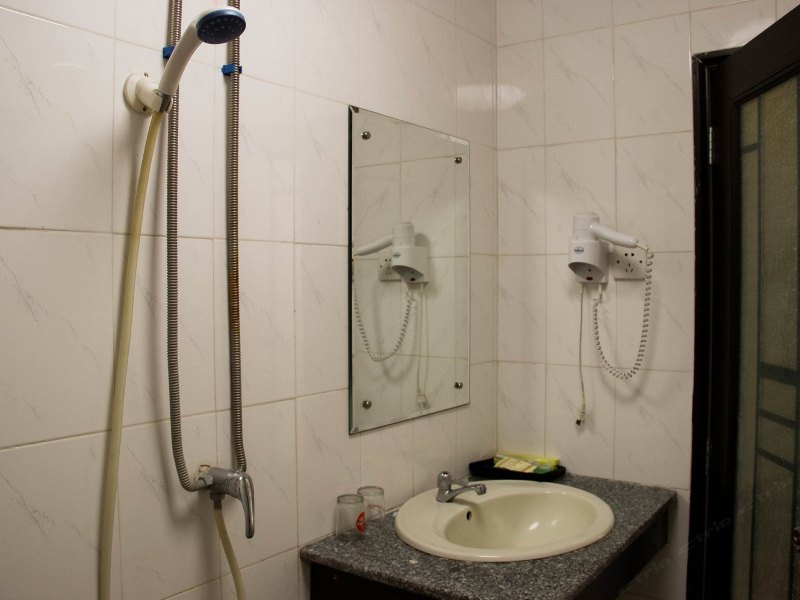 hotelPic