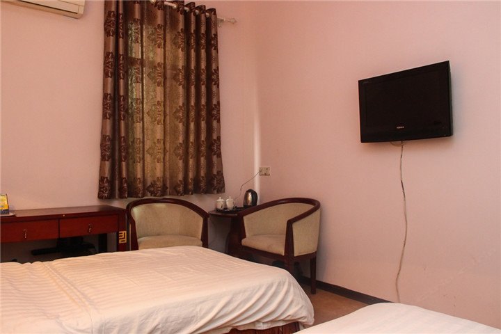 hotelPic
