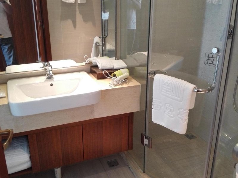 hotelPic