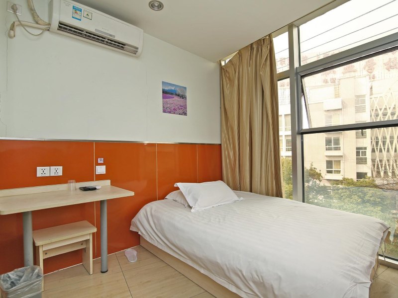 hotelPic