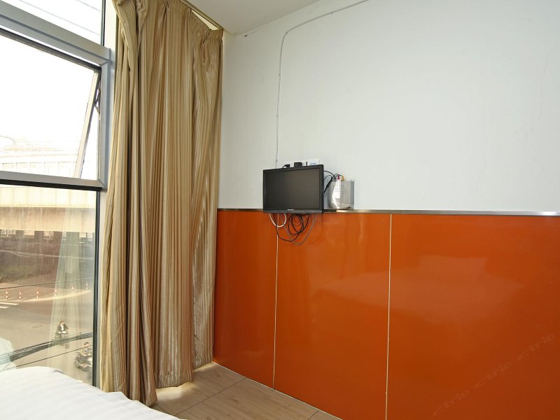 hotelPic
