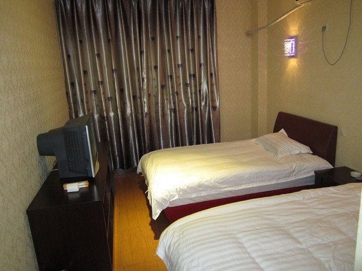 hotelPic