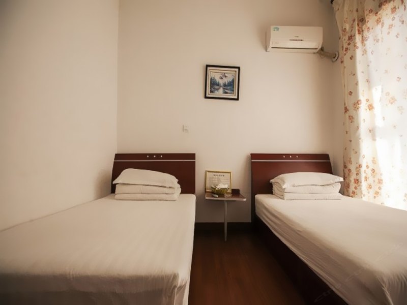 hotelPic