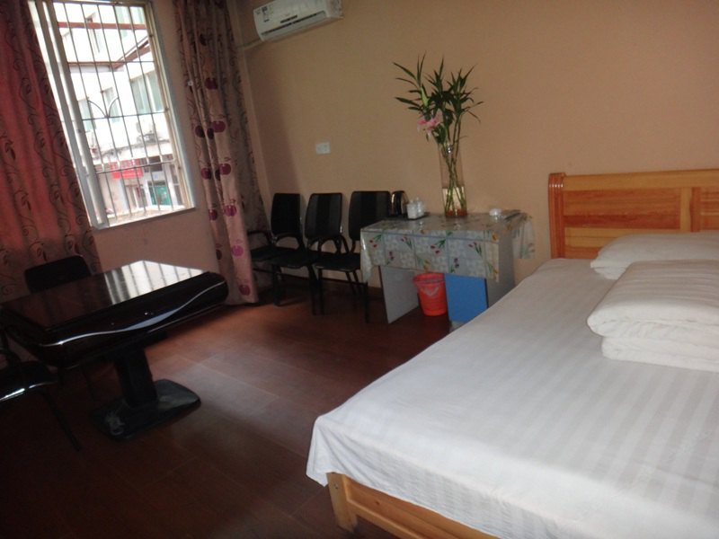 hotelPic