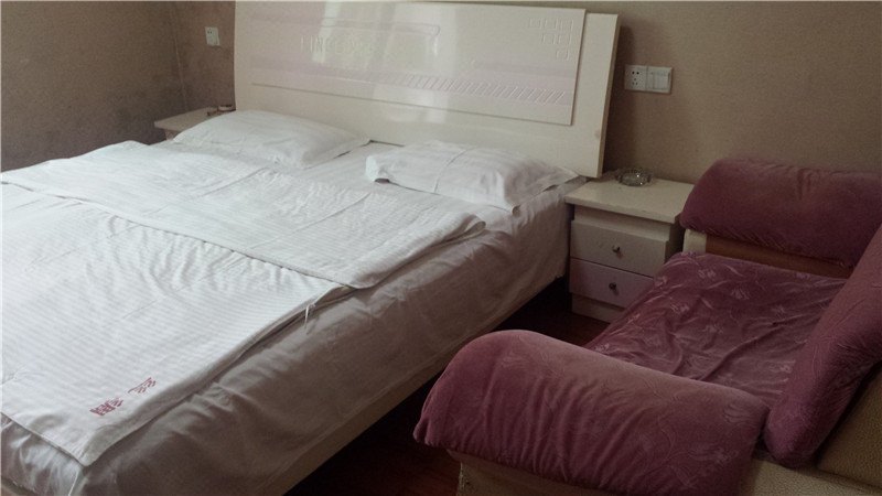 hotelPic
