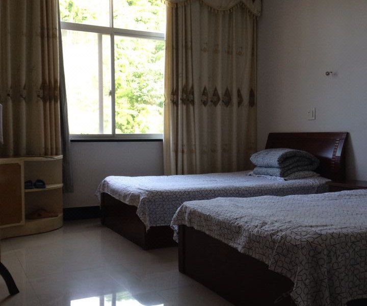 hotelPic