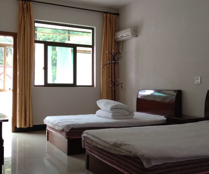 hotelPic