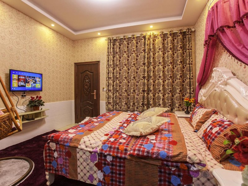 hotelPic
