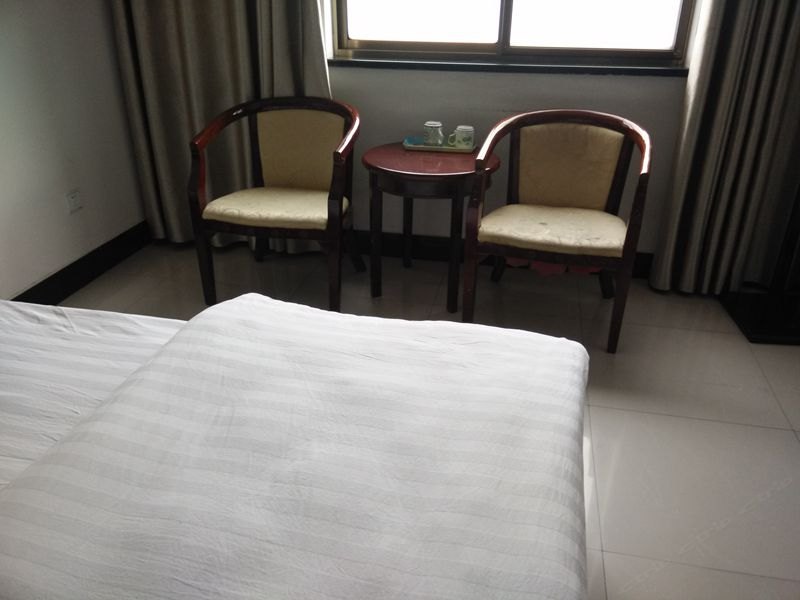 hotelPic